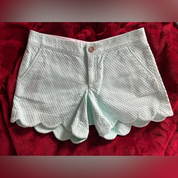 Lilly Pulitzer Pants - Lilly Pulitzer ‘The Buttercup’ Scallop‎ hem Shorts women's 0